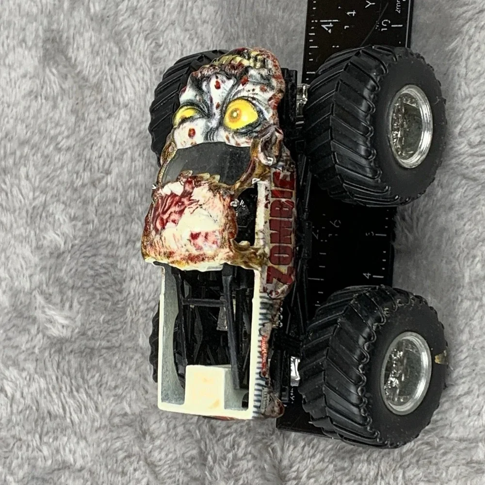 Hot Wheels Monster Trucks lot of 2 Trucks 1:64 Zombie & Wild Thang Preowned